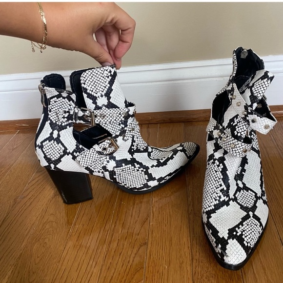 Snakeskin booties size 10 - Picture 1 of 6
